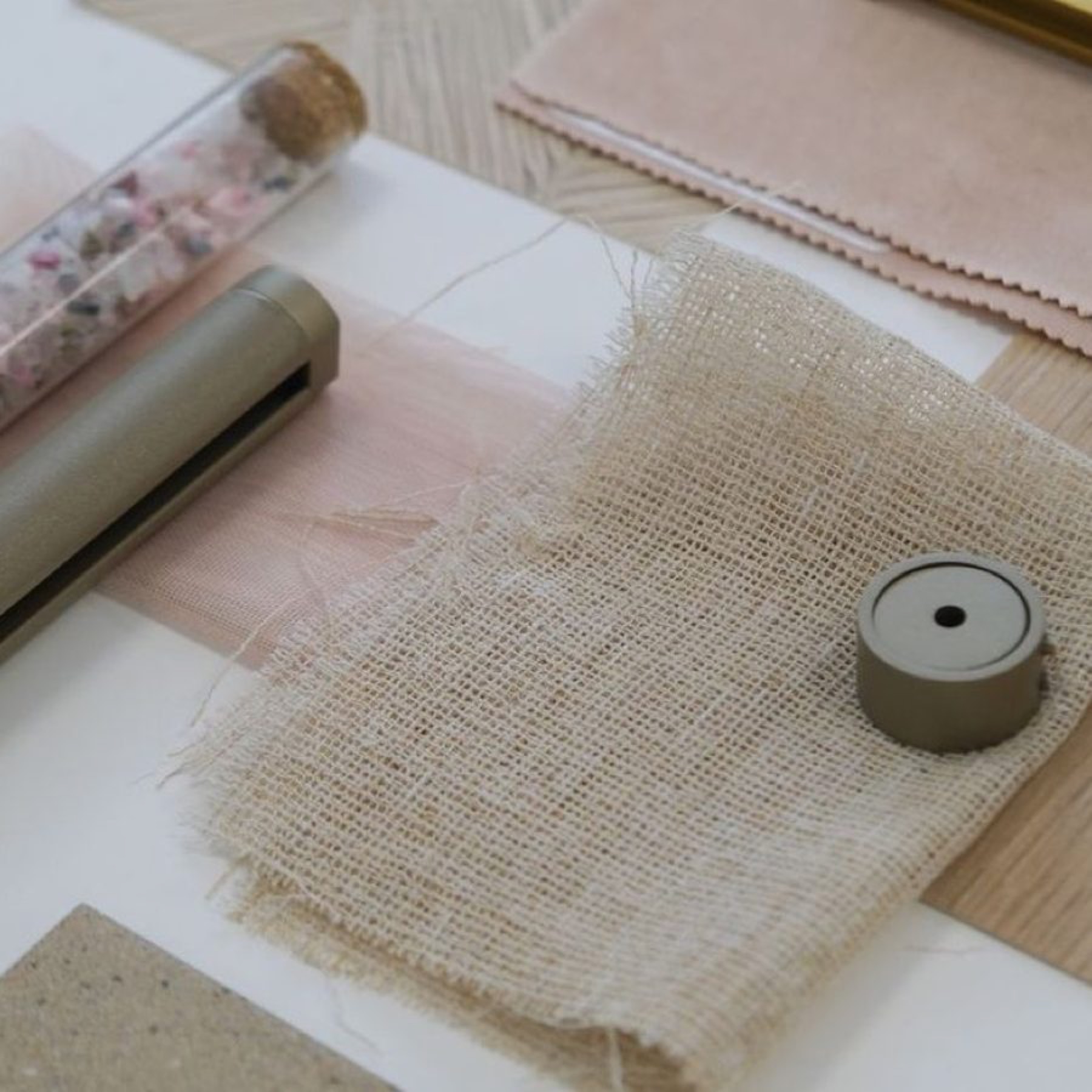 Stofstalen en bediening voor raambekleding